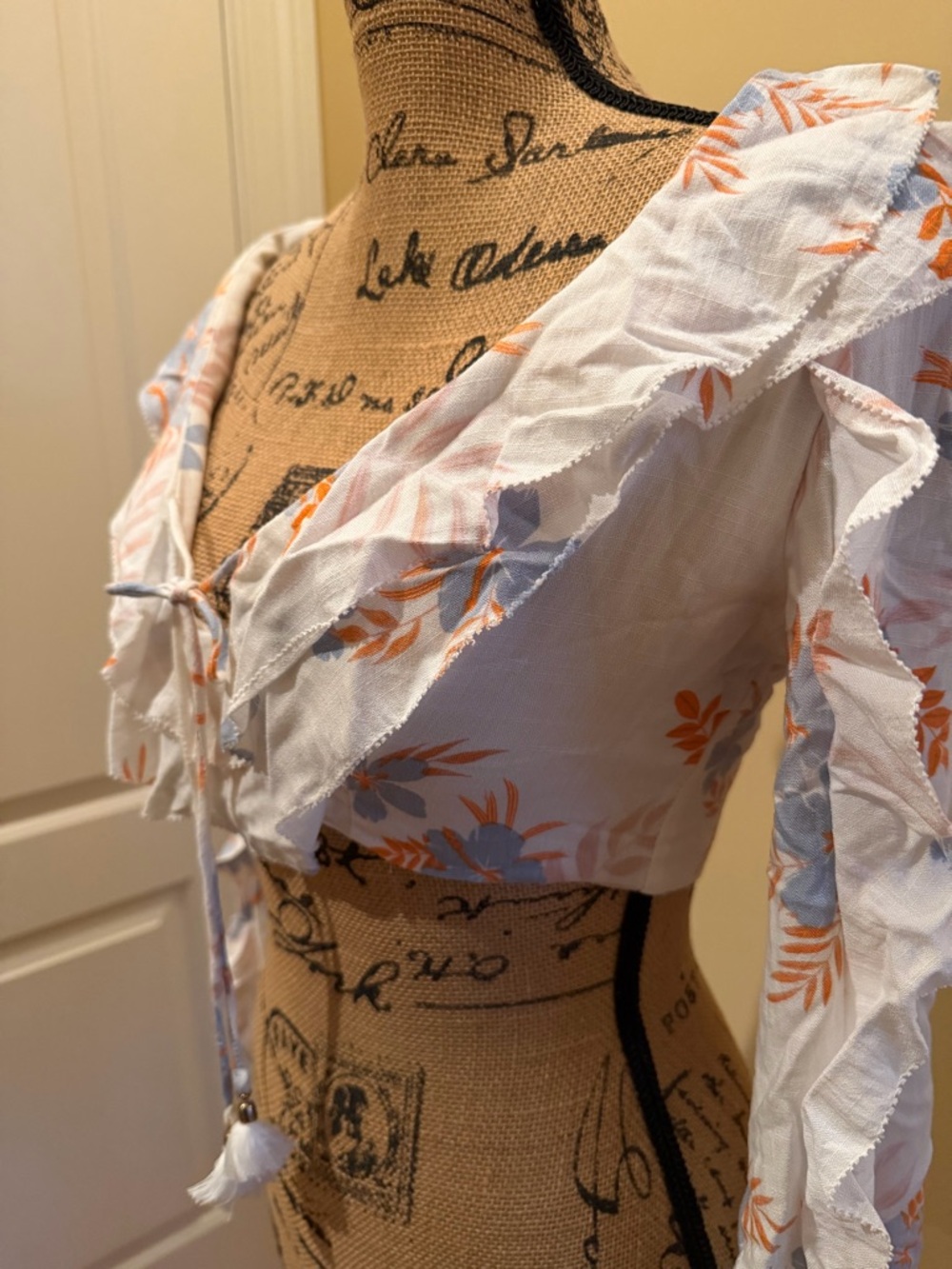Floral Tie-Front Ruffle Crop Top - White with Orange & Blue Print size small